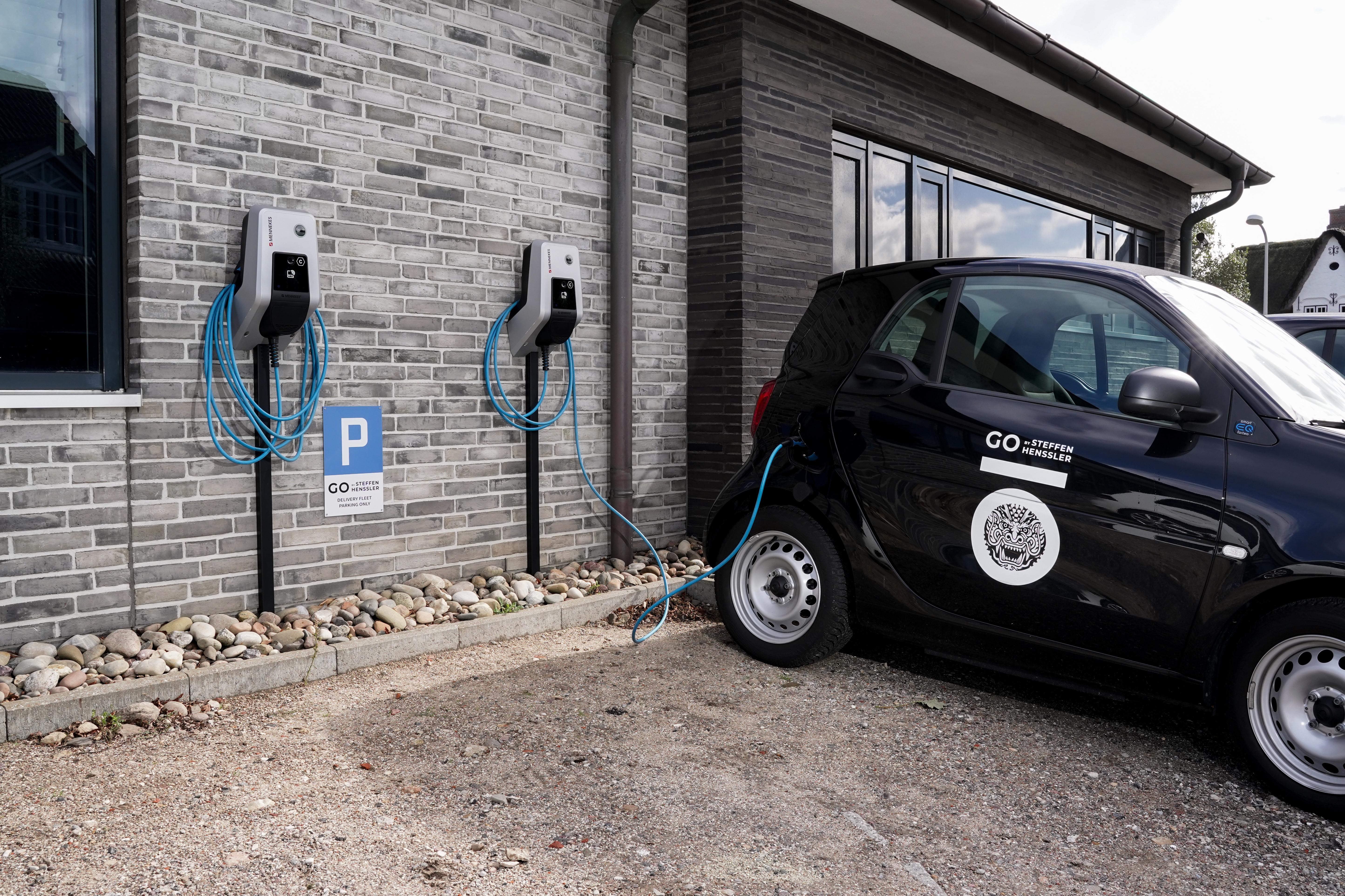 Mennekes-Ladesäule Smart SN 22 mit 2 Ladepunkten à 22 KW.