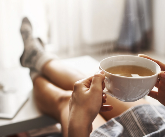 Gemütlich die Beine hochlegen und eine Tasse Tee trinken